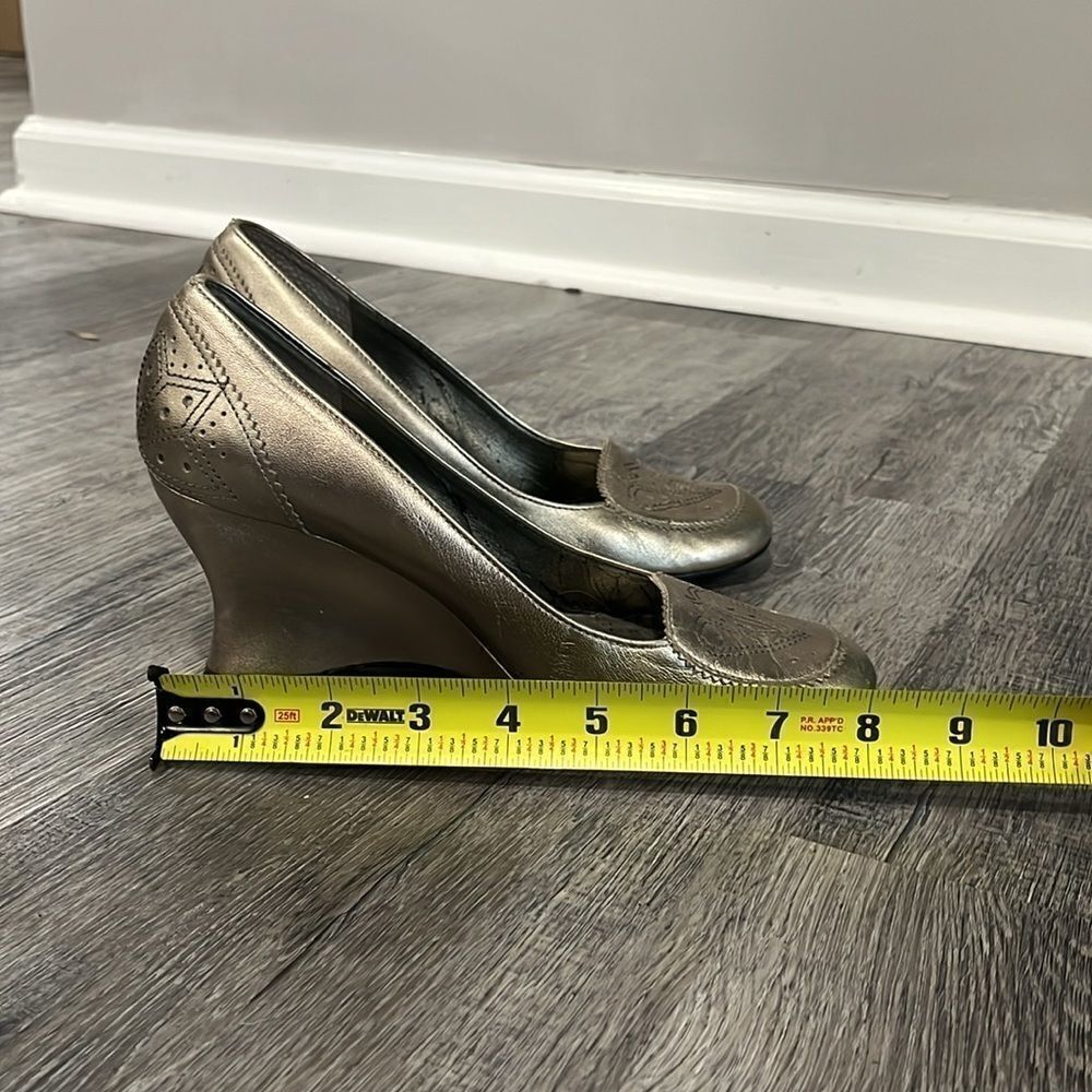 BCBG Silver Metallic Leather Wedges w/ embroidery, fits like 7.5